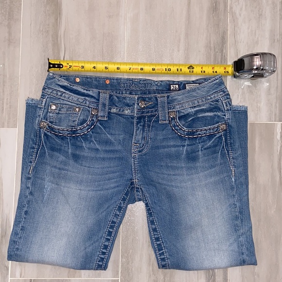 Miss Me Light Blue Wash Signature Rise Capri, Raw Hem 26x22, EUC, $119 MSRP - Picture 5 of 12